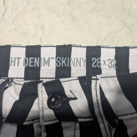 Black and white stripe pants - Picture 2 of 8